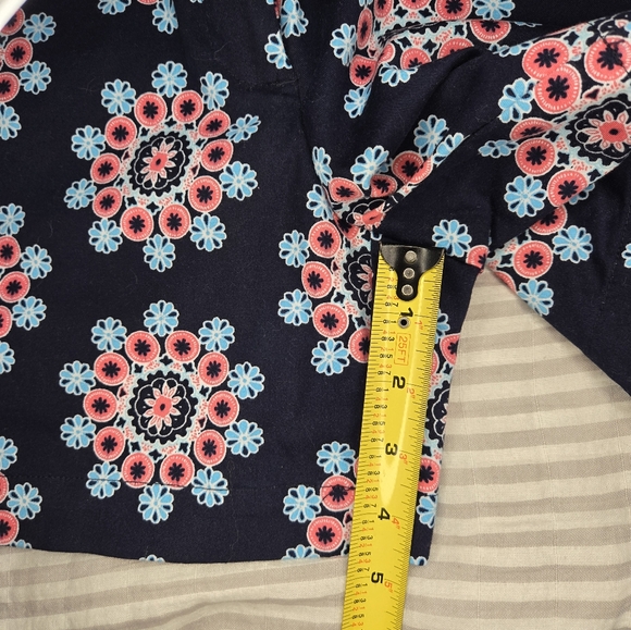 Crown & Ivy shorts SIZE 2 Womens preppy medallion navy like new - Picture 4 of 5